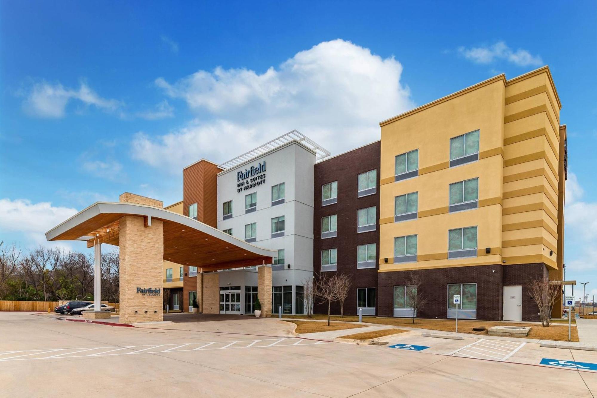 Fairfield Inn & Suites By Marriott Gainesville I-35 Exterior photo